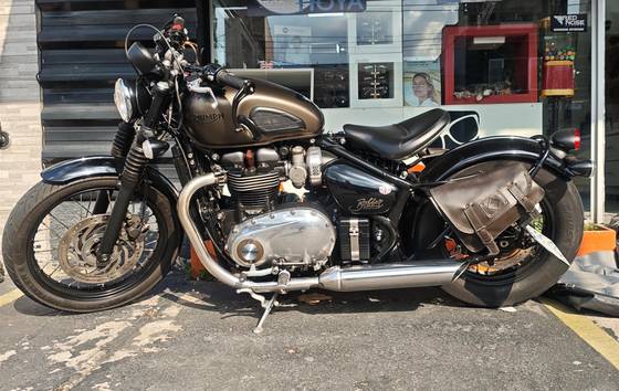 TRIUMPH BONNEVILLE BOBBER 1200 TRIUMPH BONNEVILLE BOBBER 1200